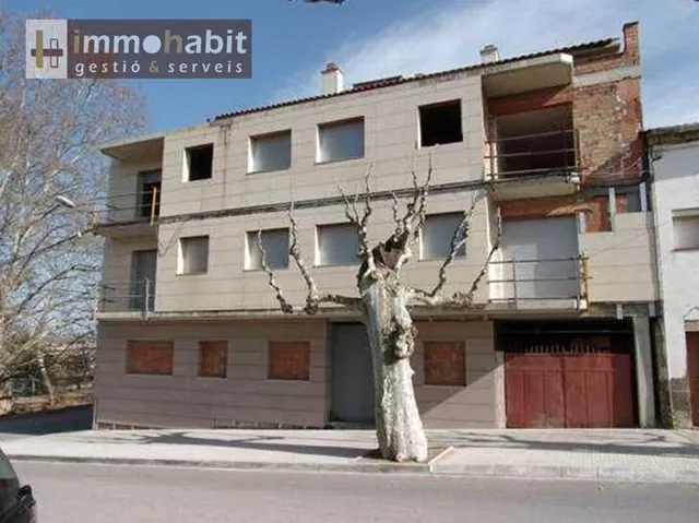Edificio en venta en Avenida d'Arbeca — 7