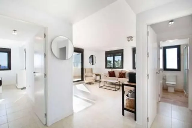 Precioso ático dúplex con vistas panorámicas en Estepona - foto 5