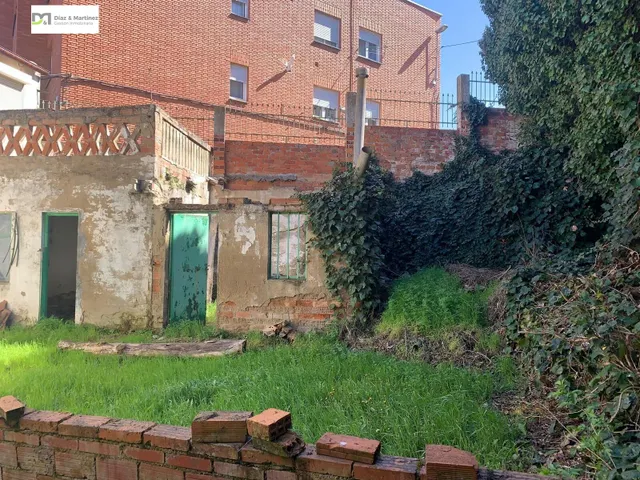 CASA CON PATIO EN LA BAÑEZA — 18