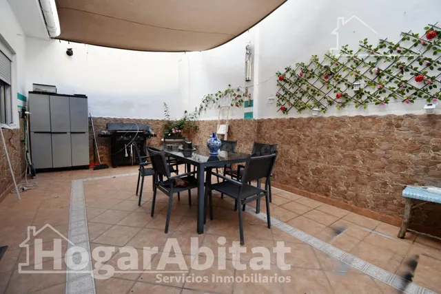MUY AMPLIO CON 5 DORMITORIOS Y TERRAZA EN CENTRO