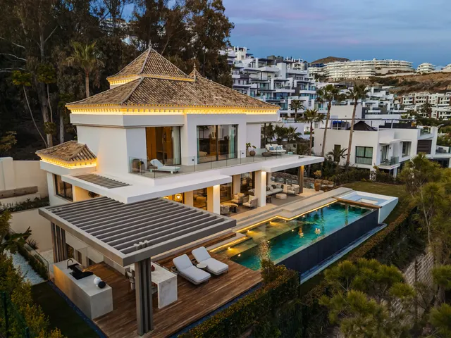 Chalet 6 habitaciones 771m² en venta - Costa del Sol — 33