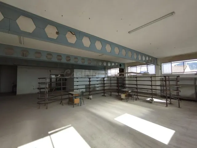 Amplia Nave Industrial de 366 m2 en Elda, Alicante - foto 4