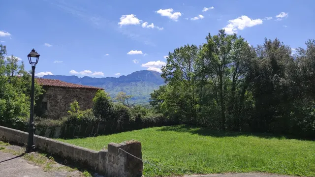 CASA PARA REFORMAR CON TERRENO EN VALLE DE MENA - foto 2