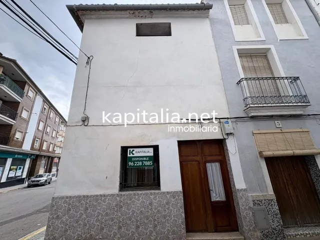 CASA PARA REFORMAR A LA VENTA EN EL CENTRO DE MOIXENT