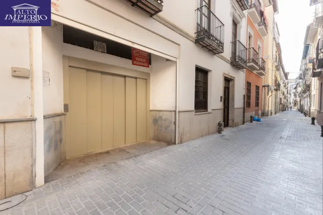 Piso en esquina con terraza y vistas a Plaza Mariana Pineda, Granada — 40