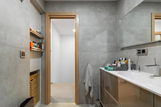 Casa adosada impecable de 4 dormitorios, placas solares y excelente ubicación en Empuriabrava. — 47