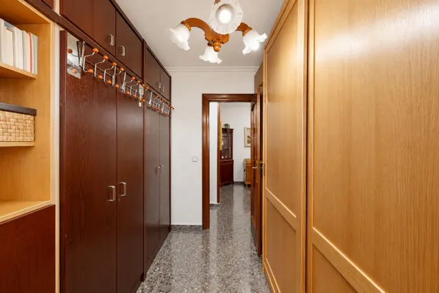 Piso de 130m2 con garaje y trastero en plaza de la constitución Alcantarilla — 28