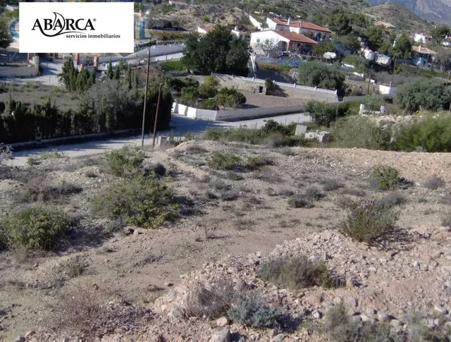 Se vende en San Vicente, zona Moralet (Loma Espí), terreno para construir. — 2