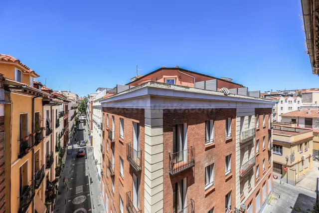 Piso con encanto, 2 balcones y vistas a la Plaza de Tirso de - foto 2