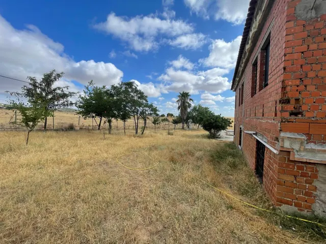 CASA DE CAMPO CON NAVE DE 300M EN EL COLLADO SIERRA DE FUENTES — 20