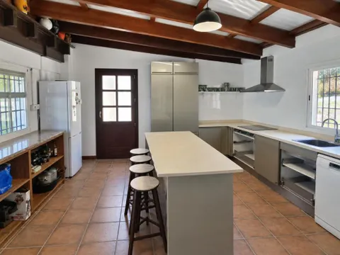 VENTA DE EXCEPCIONAL FINCA RÚSTICA CON GRAN PARCELA Y EDIFICACIONES EN ESTEPONA