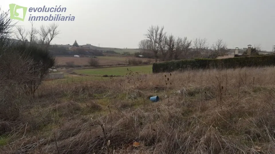 Solar en Sarracin de Burgos, 600 metros. superficie parcela, orientación sur.