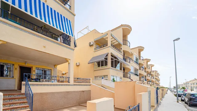 Gran apartamento en orihuela: 2 hab, 1 baño — 24