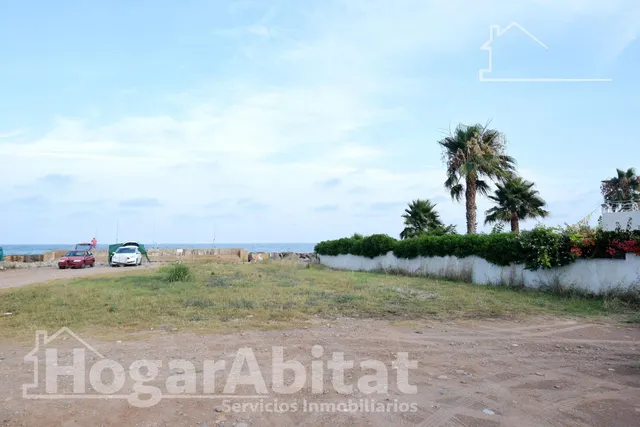 TERRENO URBANO EN PRIMERA LÍNEA JUNTO AL MAR — 20