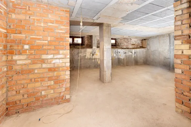 LOCAL EN VENTA JUNTO PLAZA ISABEL LA CATÓLICA — 9