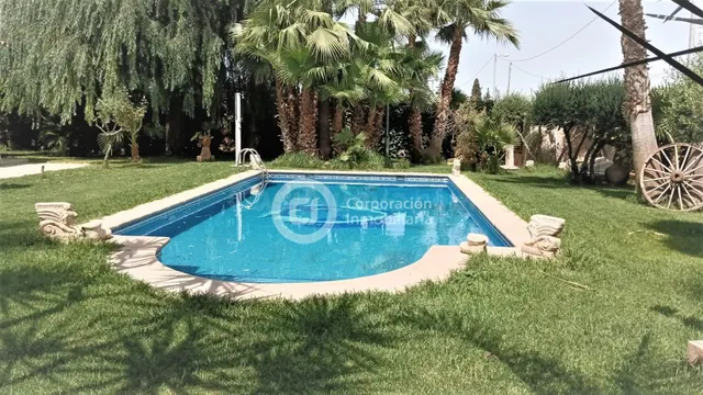 Chalet de grandes dimensiones y Piscina en El Campillo - foto 2