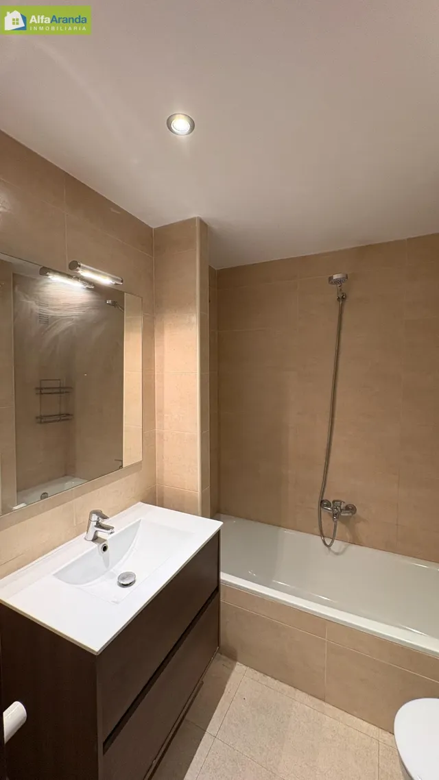 PISO EN VENTA 2 GARAJEs  Y 2 TRASTEROS — 25