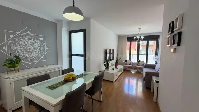 ¡Venta en El Grau: vivienda del 2008 con balcón y 2 dormitor