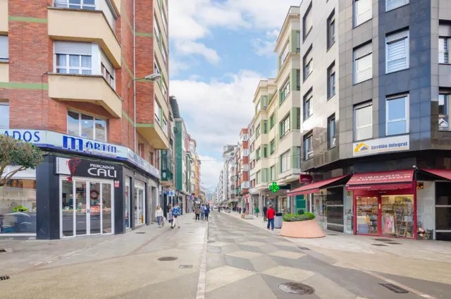 Gran Local en el Centro de Mieres — 3