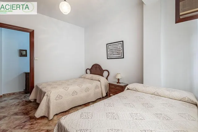Piso señorial de 182 m2 en Avenida Madrid: amplitud, luz y posibilidades infinitas con garaje opcional. — 25
