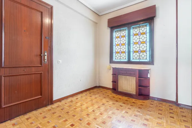Piso en Hermanos Menendez Pidal — 28