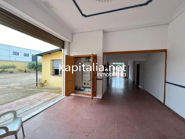 SALON DE EVENTOS EN ALQUILER O VENTA EN GENOVES A 5 MINUTOS DE XATIVA — 28