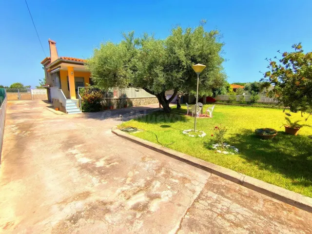Preciosa casa con terreno independiente en la playa de Almaz