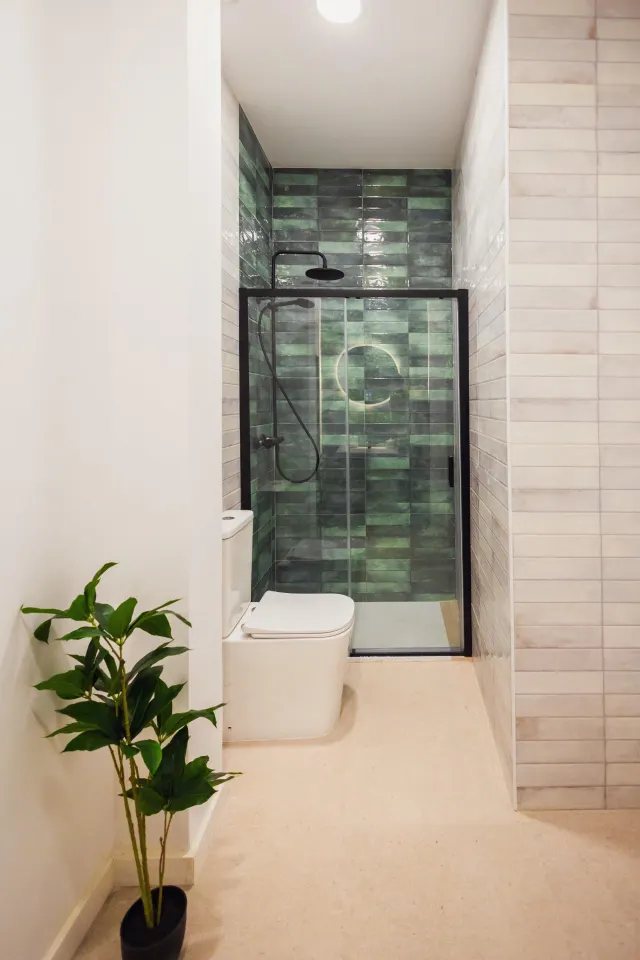 Tu refugio de diseño en el corazón de Granada: Estilo, practicidad y comodidad a pie de calle. — 11