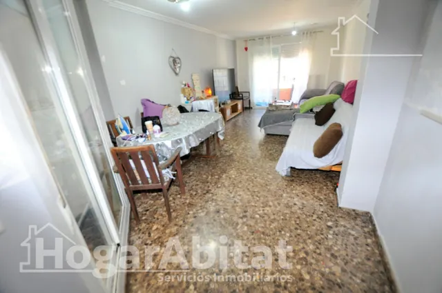 ¡ESPACIO Y TRANQUILIDAD CON 3 TERRAZAS, BALCÓN Y ASCENSOR! - foto 2