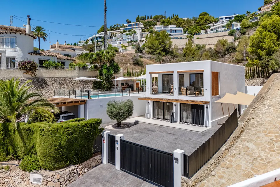 Villa de lujo con vistas al mar a la venta en Benissa