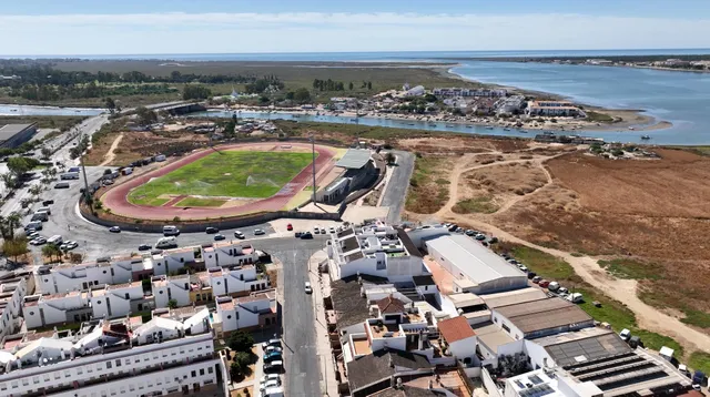 Amplio Adosado en Ayamonte - Oportunidad Única — 34