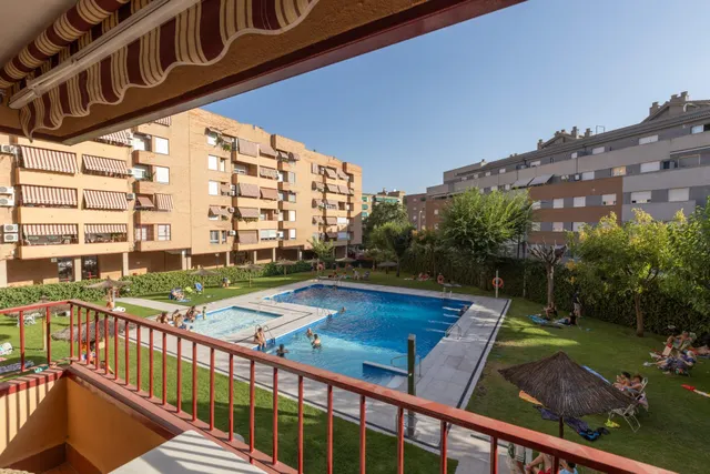 Amplio piso de 4 dormitorios en la prestigiosa urbanización  - foto 2