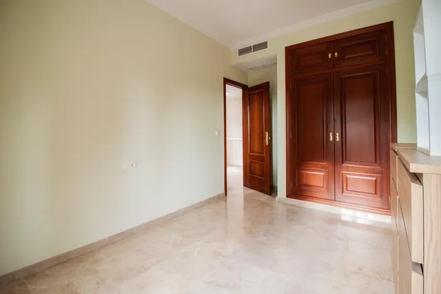 ¡Tu nuevo hogar en Bormujos! Magnífico chalet en alquiler con patio. — 30
