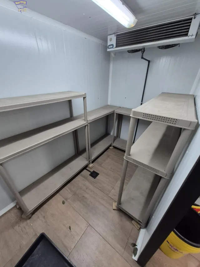 SE VENDE DOS LOCALES COMERCIALES EN ZONA EL PORTICHUELO — 12