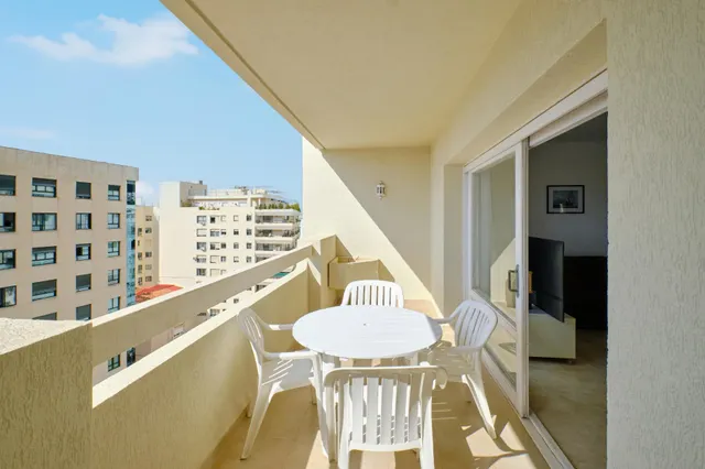 Amplio piso en el centro de Marbella – con vistas al mar y al Casco — 23