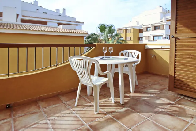 Soleado apartamento con vistas a la piscina en La Entrada, Punta Prima, Costa Blanca — 33