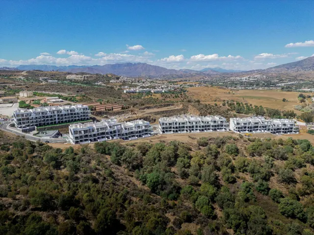VENTA DE PISO EN LA ZONA DE HIPÓDROMO DE MIJAS COSTA. 2 DORMITORIOS, TERRAZA Y PARKING. — 28