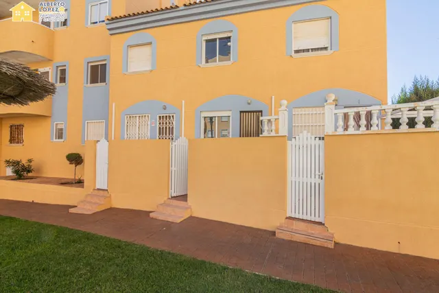 Bungalow en venta en urbanización Las Arenas 2, Arenales del Sol. — 16