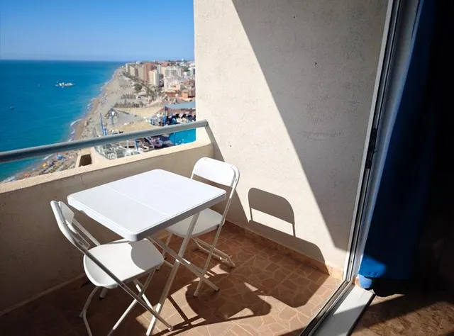 Fantástico estudio con vistas panorámicas al mar en primera línea de playa en Fuengirola — 24