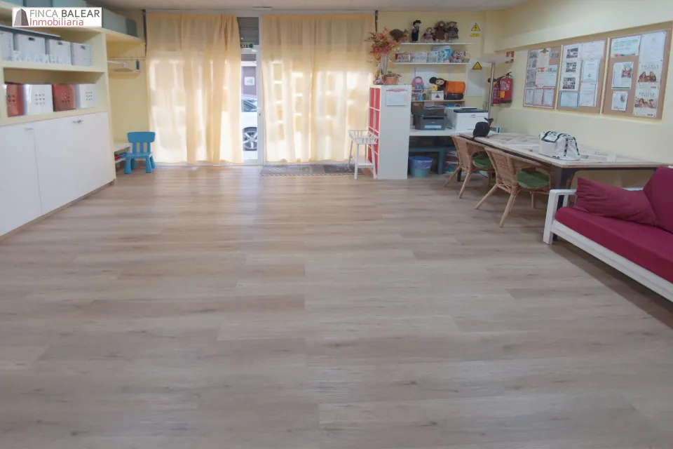 Local comercial ubicado junto archiduc-plaza españa ideal oficina o almacen