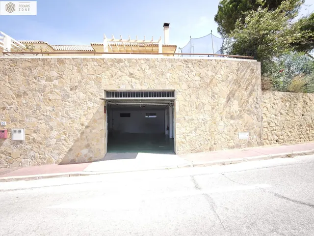 PRECIOSO CHALET PAREADO JUNTO AL MAR — 34