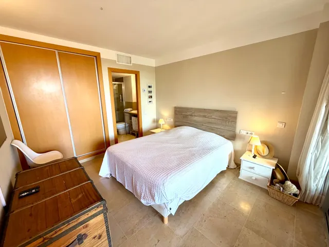 Ático Dúplex Exclusivo con 3 Terrazas, 2 Piscinas y Amplios Espacios — 22