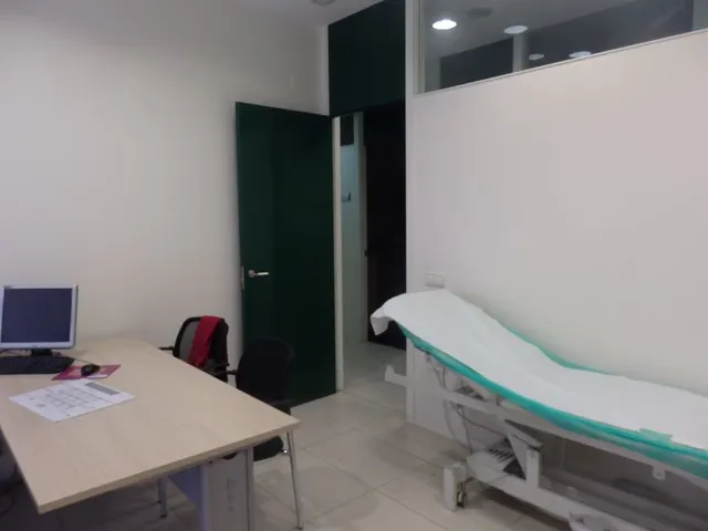 Local comercial en Fernando Remacha — 12