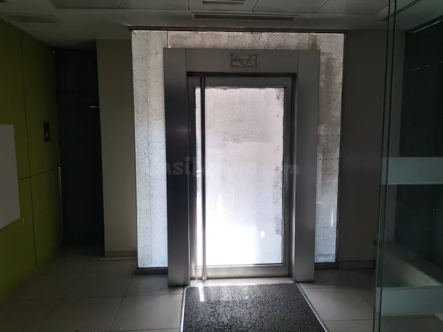 SE VENDE LOCAL COMERCIAL EN CALLE ZAIDA 26 MADRID - foto 3