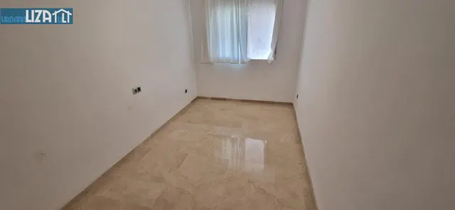 Piso exterior de 4 habitaciones con piscina y garaje — 16