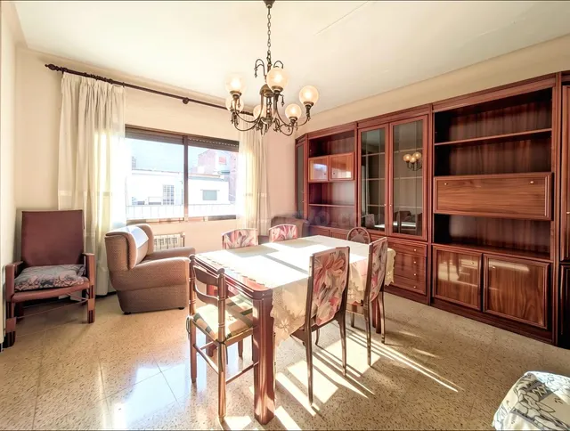 VIVIENDA CON ALMACÉN Y TERRAZA EN PLENO CENTRO DE ALCANAR EN - foto 2