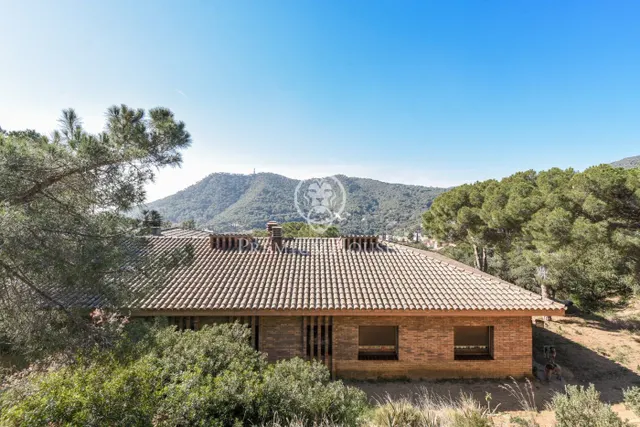 Casa en venta en plena montaña con piscina y vistas al mar en Cabrera de Mar — 2