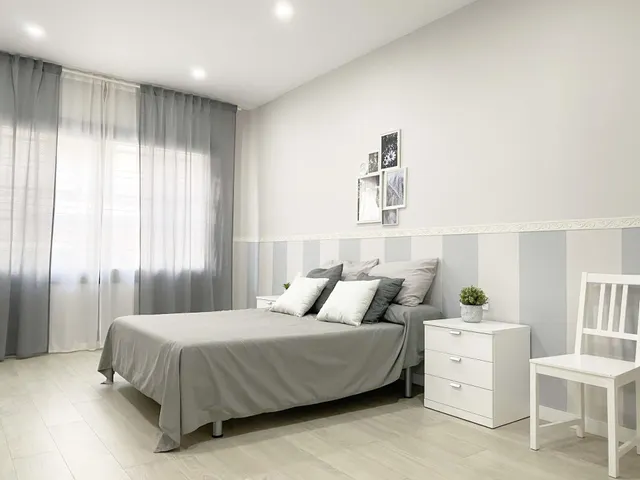 Chalet adosado en venta en Calle de Regàs — 6