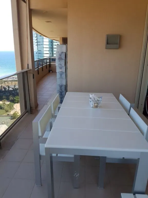 PISO ALTO CON VISTA PANORAMICAS AL MAR Y A LA CIUDAD — 14