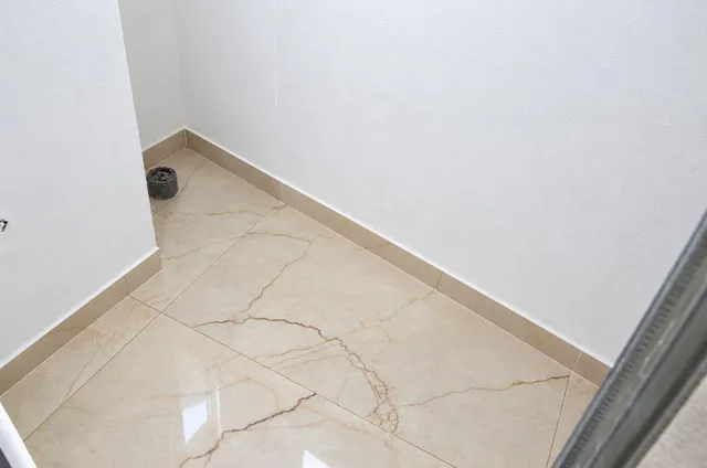 Se vende atico 5 habitaciones  totalmente reformado con vistas al mar  en pleno centro d Benidorm — 37